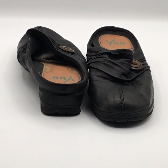 Yuu Black Mule w/ Button on side - Picture 6 of 6